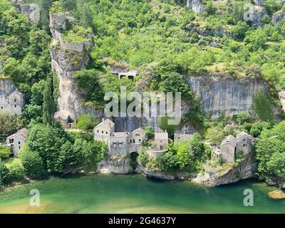 Piccolo villaggio francese di Castelbouc nelle Gole del Tarn in Francia Foto Stock