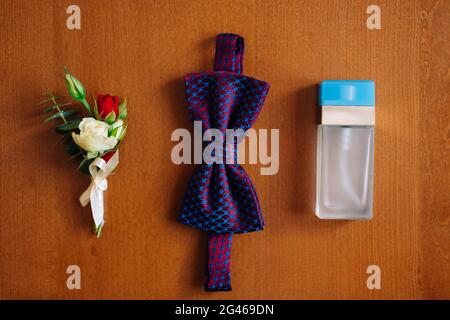 Il filtro Bow tie su uno sfondo di legno Foto Stock