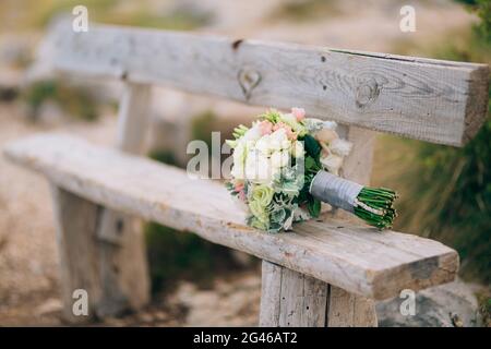 Matrimonio bouquet nuziale di Lisianthus e Cineraria Argento su un Foto Stock