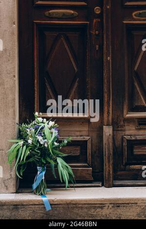 Bouquet nuziale di rose, lisianto, lavanda, Gypsophil Foto Stock