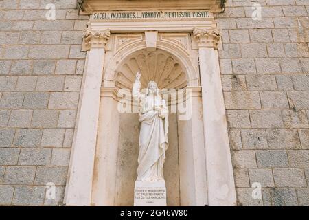 Antica statua sul territorio della Chiesa della Natività di Foto Stock