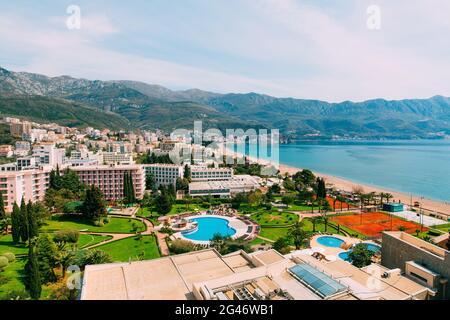 La vista dall'albergo sul lungomare di Becici Foto Stock