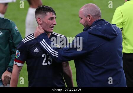 Londra, Regno Unito. 18 Giugno 2021. BILLY GILMOUR, STEVE CLARKE, INGHILTERRA V SCOZIA, 2021 Credit: Allstar Picture Library Ltd/Alamy Live News Foto Stock