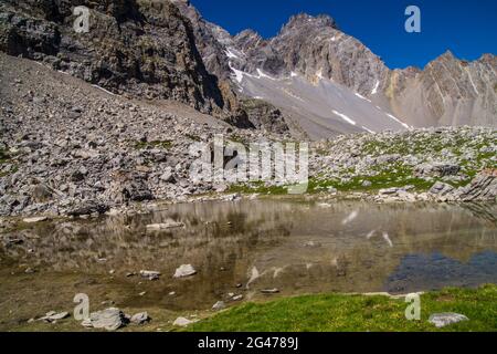 Lago di sainte anne qeyras in hautes alpes in francia Foto Stock