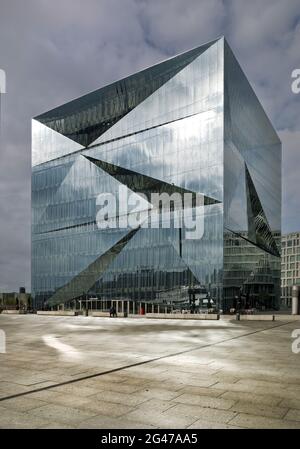Cube Berlin, edificio a forma di cubo a Washingtonplatz, Berlino, Germania, Europa Foto Stock