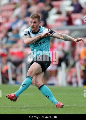 Marc Sneyd della Hull FC durante la partita della Betfred Super League al Leigh Sports Village, Leigh. Data immagine: Sabato 19 giugno 2021. Foto Stock