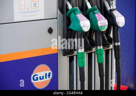 Glasgow, Lanarkshire. Scozia, Regno Unito. 12 giugno 2021: Pompe del carburante in garage durante l'inflazione del prezzo della benzina e del diesel Foto Stock