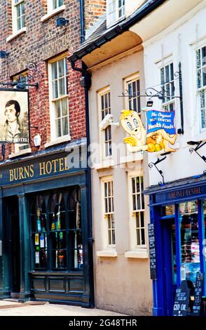 Burns Hotel and the Nut Store, Market Sreet, York, Inghilterra Foto Stock