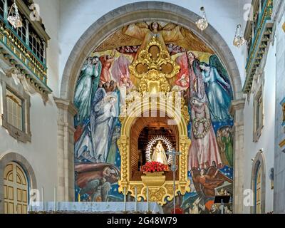 Basílica y Real Santuario Mariano de 'Nuestra Señora de la Candelaria' o semplicemente Basílica de la Candelaria. Vista interna e altare del Catho romano Foto Stock