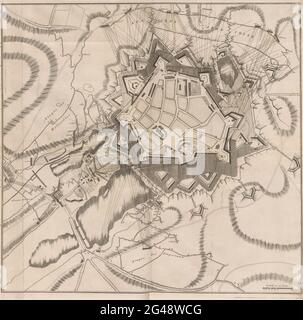 Assedio di le Quesnoy, 1712; piano della città di Quesnoy chiuso den 8. Giugno dal Barone Generale Fagel (...) / Plan de la Ville de Quesnoy (...). Mappa dell'assedio di le Quesnoy da parte degli Alleati sotto il Barone Fagel dall'8 giugno 1712. Senza numero. Illustrazione nella seconda parte di: [Jean] du Mont, la guerra obry cosa dalle battaglie e assedi, dei tre ... Wydvermaarde Krygserveren ... il principe Eugenio di Savoia, Den ... Duca di Marlborough, e il Principe di Orange e Nassau-Vriesland, nell'edizione del 1729. Questa seconda parte è dedicata principalmente alle gesta del Duca di Marlborough e del Principe Foto Stock