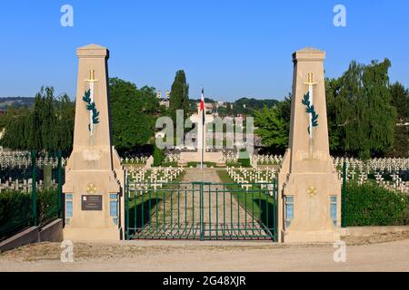 Il cimitero militare francese di Faubourg Pavé (Nécropole nationale du Faubourg-Pavé) a Verdun (Mosa), Francia Foto Stock