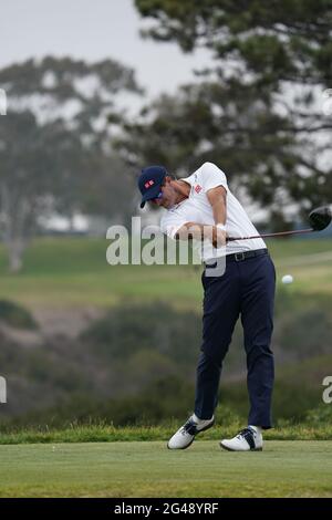 Adam Scott tee off sulla quinta buca durante la terza prova del campionato US Open 2021 di golf al campo Torrey Pines Golf Course a San Diego, California, USA il 19 giugno 2021. Credit: J.D. Cuban/AFLO/Alamy Live News Foto Stock