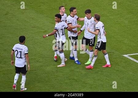 Goaljubel collettivo da sinistra: Serge GNABRY (GER), Serge GNABRY (GER), Robin GOSENS (GER), Mats HUMMELS (GER), Kai HAVERTZ (GER), Thomas MUELLER (GER), giubilazione, gioia, entusiasmo, azione. Fase di gruppo, turno preliminare gruppo F, partita M24, Portogallo (por) - Germania (GER) 2-4 il 19 giugno 2021 a Muenchen/Fußball Arena (Allianz Arena). Football EM 2020 dal 06/11/2021 al 07/11/2021. Foto Stock