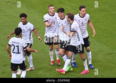 Goaljubel collettivo da sinistra: Ilkay GUENDOGAN (GER), Serge GNABRY (GER), Robin GOSENS (GER), Kai HAVERTZ (GER), Thomas MUELLER (GER), Mats HUMMELS (GER), giubilazione, gioia, entusiasmo, azione, Fase di gruppo, turno preliminare gruppo F, partita M24, Portogallo (por) - Germania (GER) 2-4 il 19 giugno 2021 a Muenchen/Fußball Arena (Allianz Arena). Football EM 2020 dal 06/11/2021 al 07/11/2021. Foto Stock