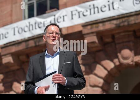 Magonza, Germania. 14 Giugno 2021. Michael Ebling (SPD), Signore sindaco della città di Magonza. (A dpa 'Mainzer dürfen Sehnsucht nach Sommer ausleben') Credit: Sebastian Gollnow/dpa/Alamy Live News Foto Stock