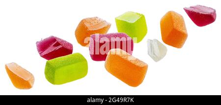 I dolci di marmellata di frutta cadenti isolati su sfondo bianco Foto Stock
