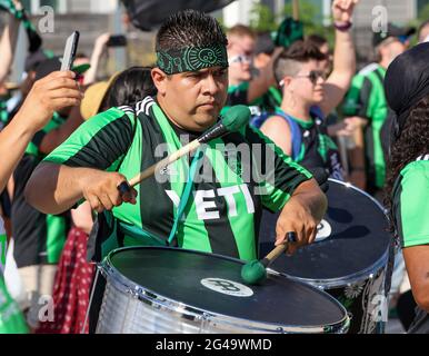 Austin, Texas, Stati Uniti. 19 giugno 2021. Il co-proprietario del Austin FC Matthew McConaughey sul campo prima dell'inizio del team di apertura a casa al Q2 Stadium il 19 giugno 2021 ad Austin, Texas. Credit: Scott Coleman/ZUMA Wire/Alamy Live News Foto Stock