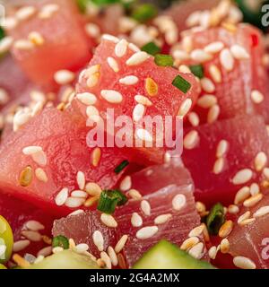 Ciotola hawaiana di tonno con verdure Foto Stock