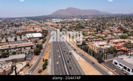 Vista aerea dello skyline del centro di Moreno Valley, California. Foto Stock