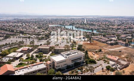 Vista aerea dello skyline del centro di Moreno Valley, California. Foto Stock