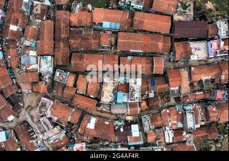 Terrazza agricola e villaggio a poombarai, Kodaikinal Foto Stock