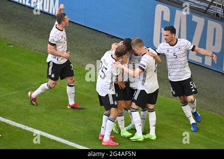 Goaljubel collettivo da sinistra: Robin GOSENS (GER), Thomas MUELLER (GER), Kai HAVERTZ (GER), Joshua KIMMICH (GER), Matthias GINTER (GER), Mats HUMMELS (GER), giubilazione, gioia, entusiasmo, azione. Fase di gruppo, turno preliminare gruppo F, partita M24, Portogallo (por) - Germania (GER) 2-4 il 19 giugno 2021 a Muenchen/Fußball Arena (Allianz Arena). Football EM 2020 dal 06/11/2021 al 07/11/2021. Foto Stock