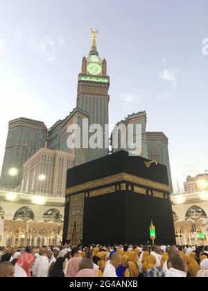 Kaaba e la Torre dell'Orologio reale, Mecca Foto Stock