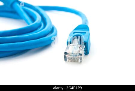 Collegare la rete. Cavo ethernet blu. Foto Stock