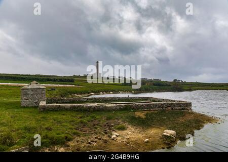 Casa da bere e faro, Ile de Batz (Roscoff), Finistere, Bretagna, Francia Foto Stock