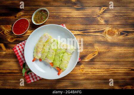 Cavolo con deliziosa salsa da immersione, rotolo di Suki. Foto Stock