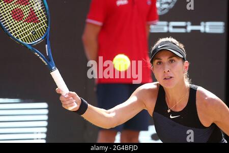 Berlino, Germania. 20 Giugno 2021. Tennis: WTA Tour, Singles, finale Samsonova (Russia) - Bencic (Svizzera) allo Stadio Steffi Graf. Belinda Bencic in azione. Credit: Wolfgang Kumm/dpa/Alamy Live News Foto Stock