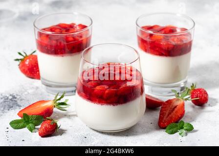 Panna cotta cremosa di vegan con cocco Foto Stock