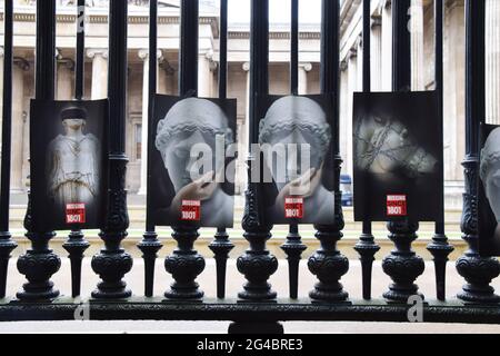 Londra, Regno Unito. 20 giugno 2021. Il Comitato britannico per la riunificazione dei marmi del Partenone ha tenuto una dimostrazione fuori dal British Museum, invitando il museo a raccontare l'intera storia dietro la loro acquisizione delle sculture di marmo del Partenone e a restituirle in Grecia. (Credit: Vuk Valcic / Alamy Live News) Foto Stock