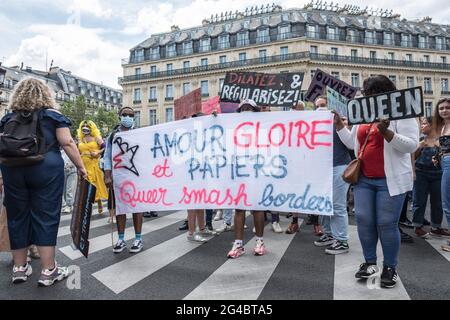 Parigi, Francia. 20 Giugno 2021. Una folla di manifestanti alla marcia durante l'orgoglio antirazzista e anticapitalista marcia a Parigi, in Francia, il 20 giugno 2021. Foto di Pierrick Villette/Avenir Pictures/ABACAPRESS.COM Credit: Abaca Press/Alamy Live News Foto Stock