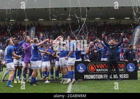 BRISTOL, Regno Unito 20 GIUGNO Hartlepool United festeggia dopo aver vinto la finale della Vanarama National League tra Hartlepool United e Torquay United ad Ashton Gate, Bristol domenica 20 giugno 2021. (Credit: Mark Fletcher | MI News) Credit: MI News & Sport /Alamy Live News Foto Stock