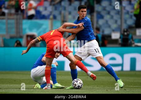 Roma, Italia. 20 Giugno 2021. Joe Allen del Galles e Matteo Pessina d'Italia gareggiano per la palla durante la partita di calcio del Gruppo UEFA Euro 2020 TRA Italia e Galles allo stadio Olimpico di Roma (Italia), 20 giugno 2021. Photo Andrea Staccioli/Insifefoto Credit: Insifefoto srl/Alamy Live News Foto Stock