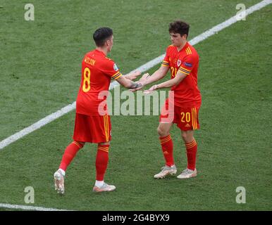 Roma, Italia, 20 giugno 2021. Harry Wilson of Wales sostituisce Daniel James of Wales durante la partita dei Campionati europei UEFA allo Stadio Olimpico di Roma. L'immagine di credito dovrebbe essere: Jonathan Moscop / Sportimage Foto Stock