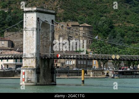 Vista laterale della porta Marc Seguin, Tain l'Hermitage-Tournon, Drome-Ardeche, Valle Rhône, AURA, Francia Foto Stock