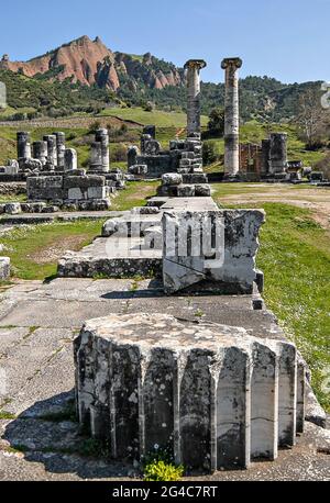 Rovine del tempio di Artemide nei resti dell'antico sito di Sardi a Salihli, Manisa, Turchia Foto Stock