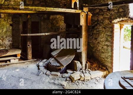 Croazia, Trsteno - vecchia macina ad olio Foto Stock