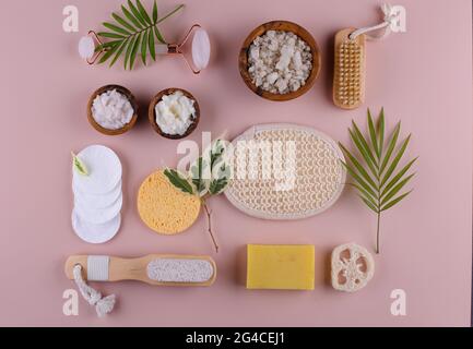 Accessori per la cura della pelle riutilizzabili. Concetto di stile di vita sostenibile senza sprechi Foto Stock