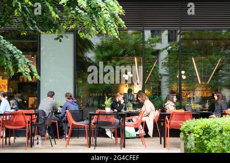 Drake & Morgan a King's Cross, Pancras Square, Camden, Londra, Inghilterra Foto Stock