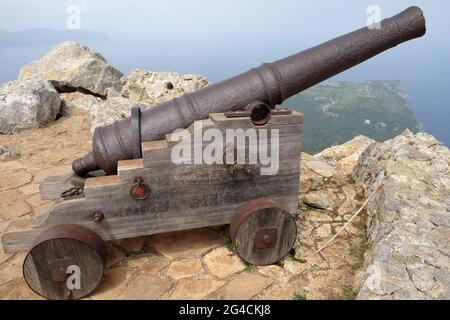 Cannone al Mirador Penya del Migdia a Mallorca Foto Stock