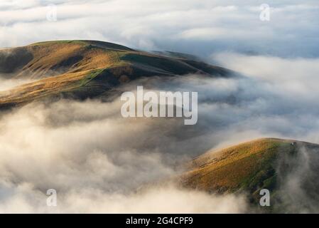 Alba e nebbia mattutina, te Mata Peak, Hawke's Bay, Nuova Zelanda Foto Stock