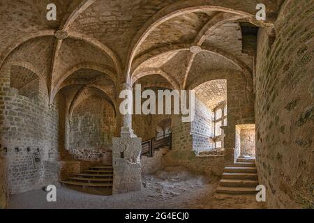 FRANCIA - AUDE (11) - CASTELLO DI QUERIBUS. TERZO CONTENITORE. LA SALA COLONNA, AL PRIMO PIANO DEL DUNGEON. Foto Stock