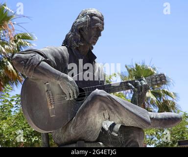 Paco de Lucia Monumento /Statua ad Algeciras Spagna (Francisco Gustavo Sánchez Gómez) (21 dicembre 1947 – 25 febbraio 2014) noto come Paco de Lucía. Chitarrista virtuoso spagnolo flamenco, compositore.UN sostenitore del nuovo stile flamenco. Foto Stock