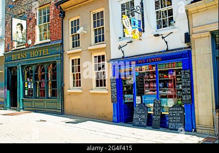 Burns Hotel and the Nut Store, Market Sreet, York, Inghilterra Foto Stock