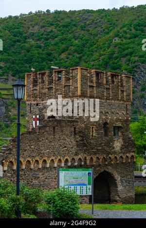 Città delle Torri e del vino, città storica di Oberwesel, Valle del Medio Reno, Patrimonio dell'Umanità dell'UNESCO, Renania-Palatinato, Germania Foto Stock