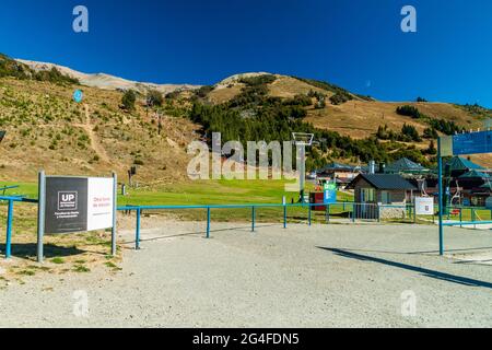 CERRO CATEDRAL, ARGENTINA - 17 MARZO 2015: Vista della più grande stazione sciistica in Argentina chiamato Cerro Catedral. Foto Stock