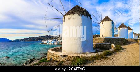 La Grecia viaggia e luoghi di interesse. Antico mulino a vento tradizionale sull'isola di Mykonos, Cicladi Foto Stock